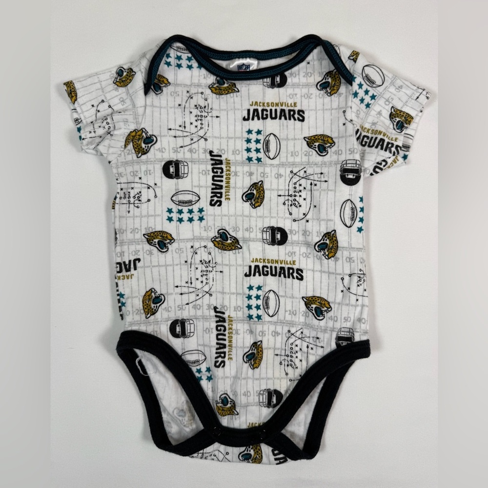 NFL Team Apparel‎ Jacksonville Jaguars Baby Bodysuit 6-12M Football Print